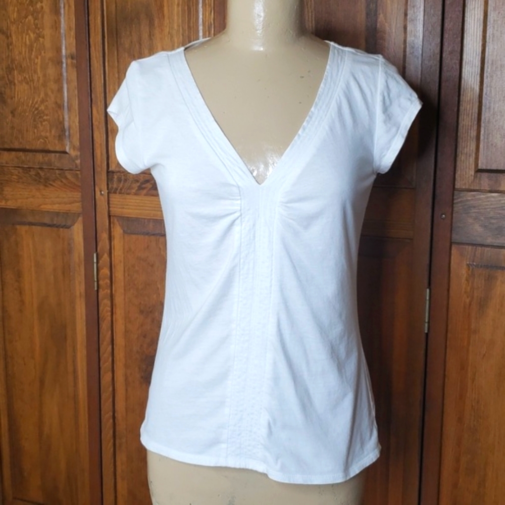 Axcess V-Neckline Short Cap Sleeve T-Shirt Sz M